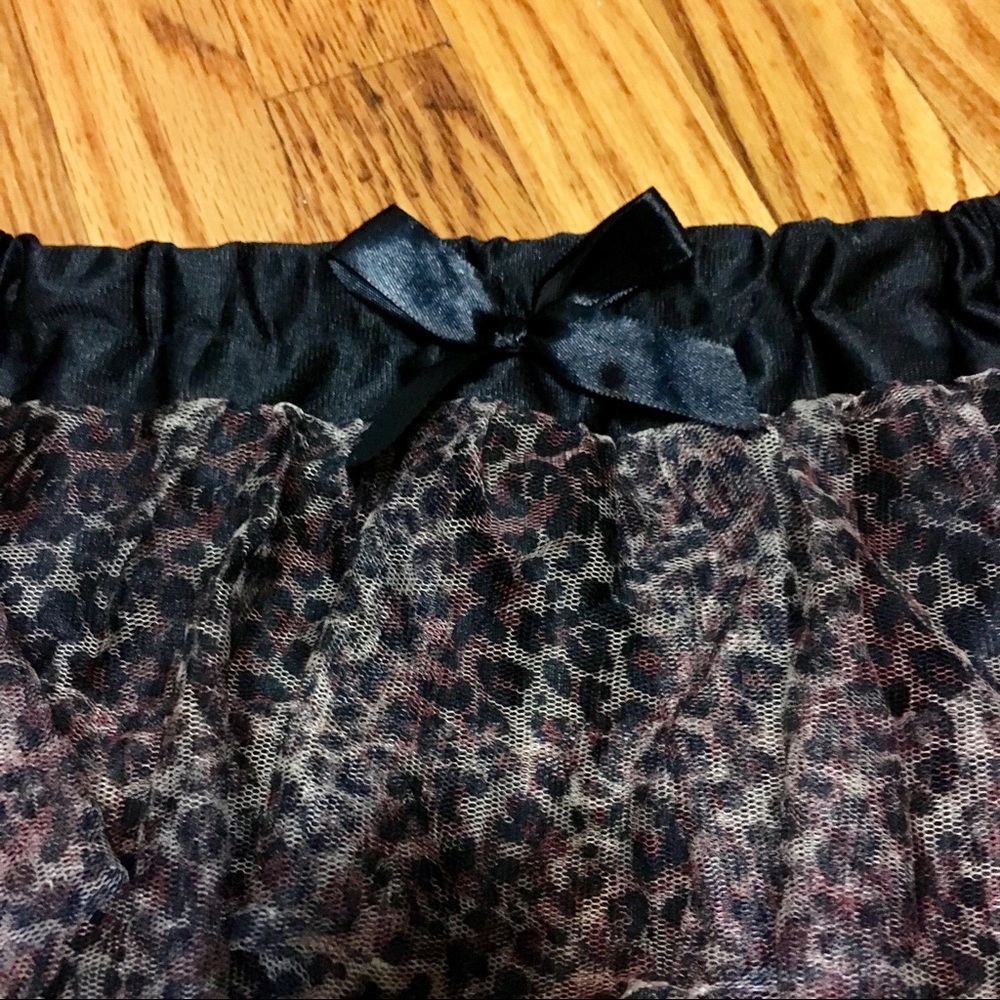 Hot Topic Ruffle Skirt - Picture 3 of 4